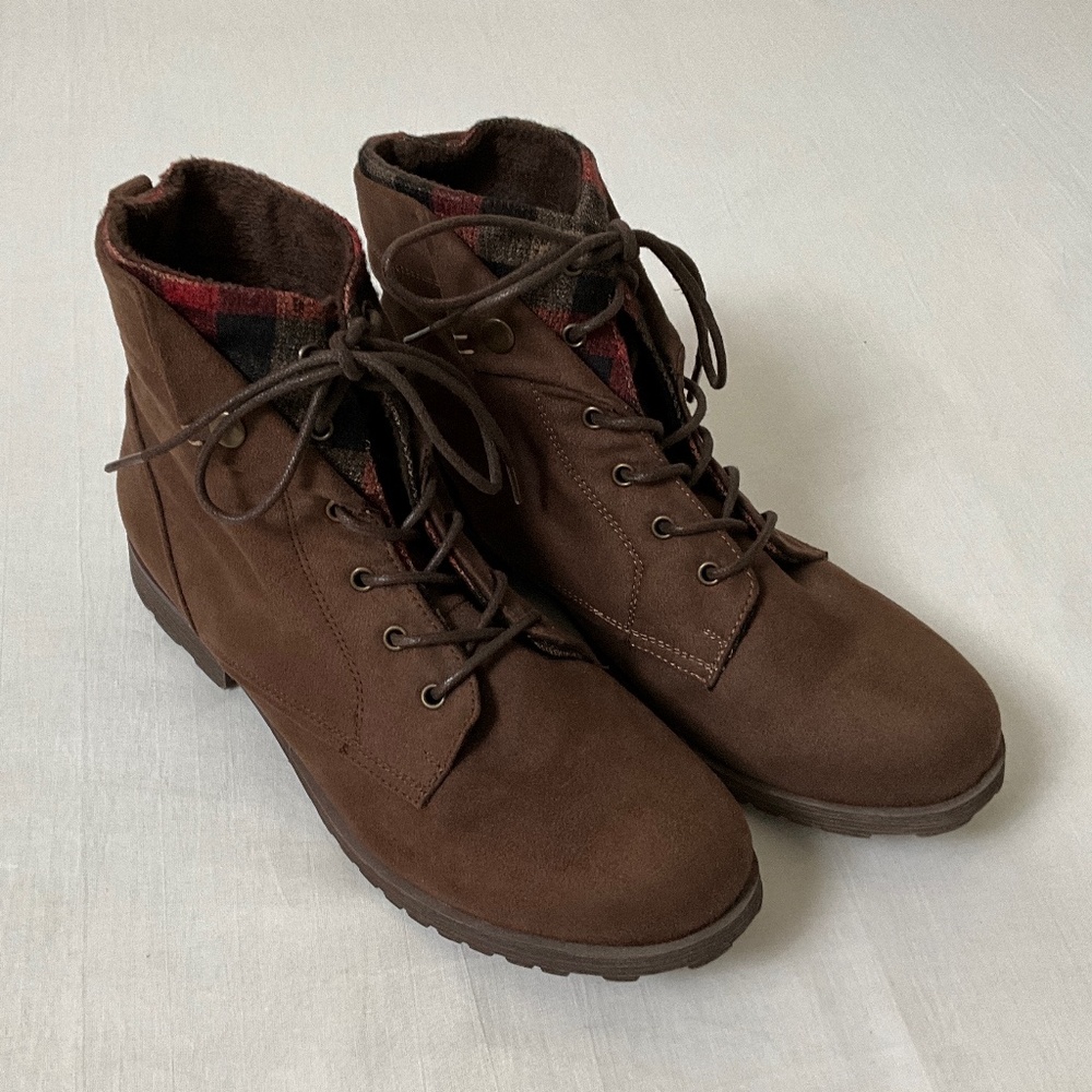 NWOB ROCK & CANDY Tavin Ankle Boots Brown Size 9.5